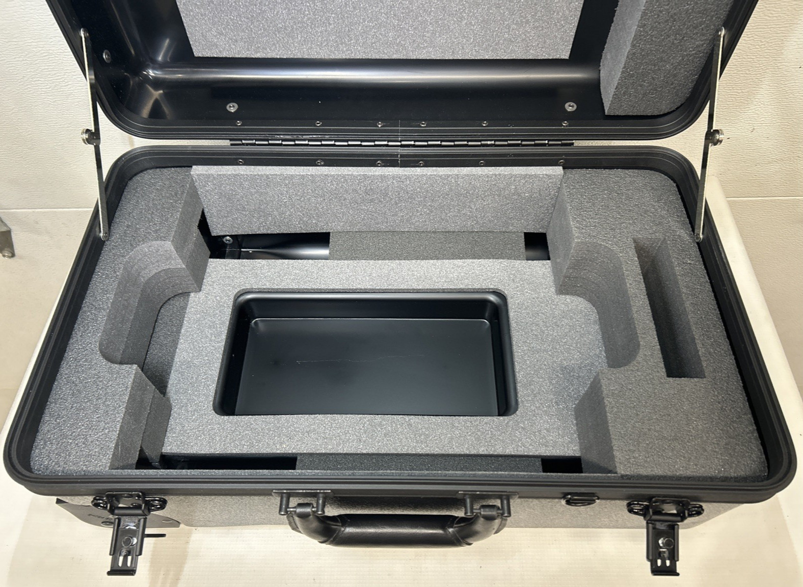 Heavy Duty Chicago Case Company Black Travel Case On Wheels-Excellent