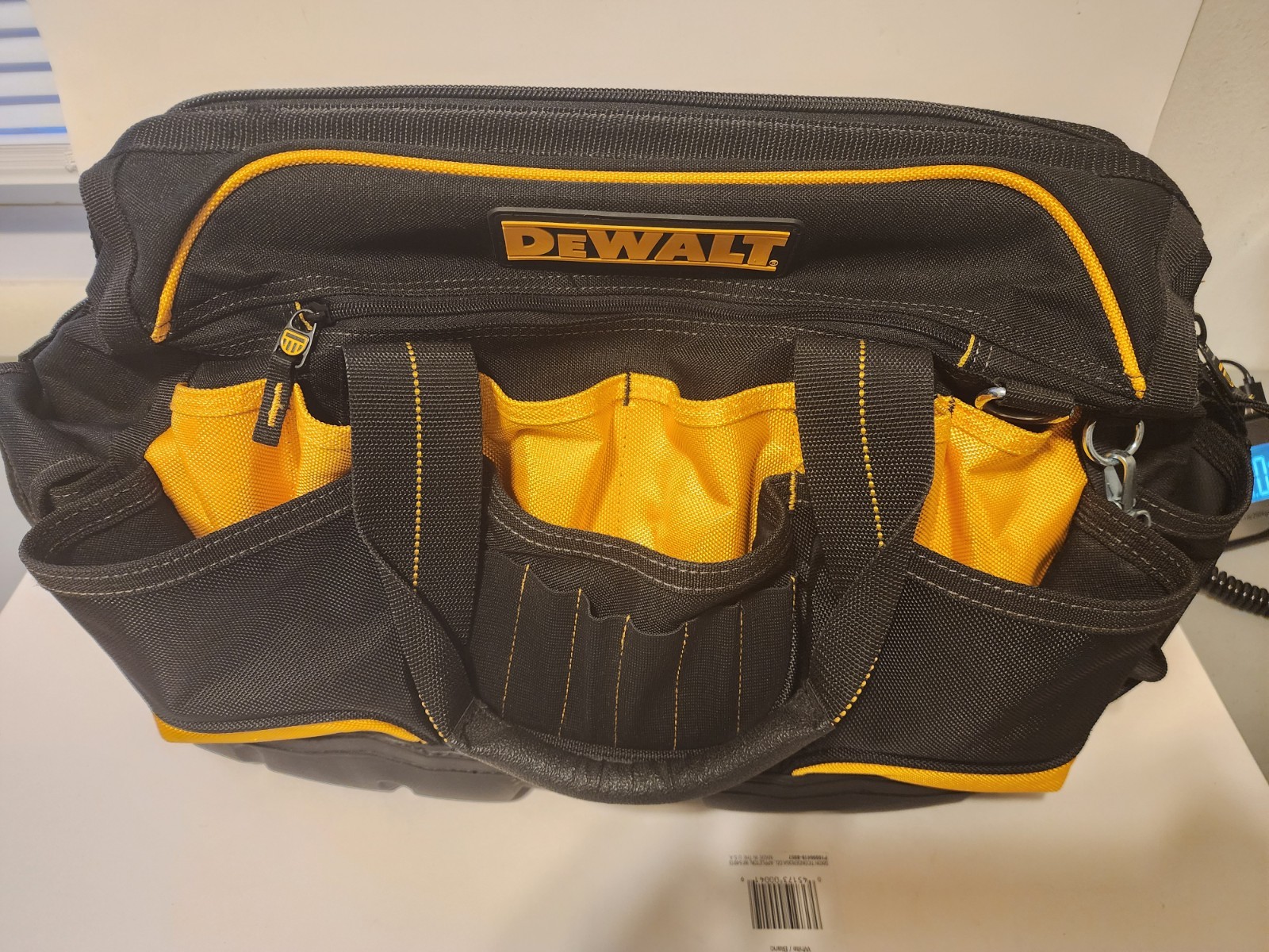 EUC DeWalt DG5528 18″ Closed Top Tool Bag Ballistic Poly Heavy Duty 33 Pockets