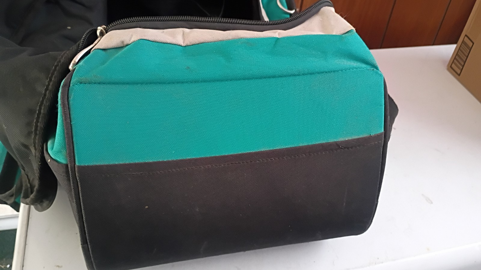 Makita 831284-7 23″ Contractor Tool Bag see pics for condition used cond