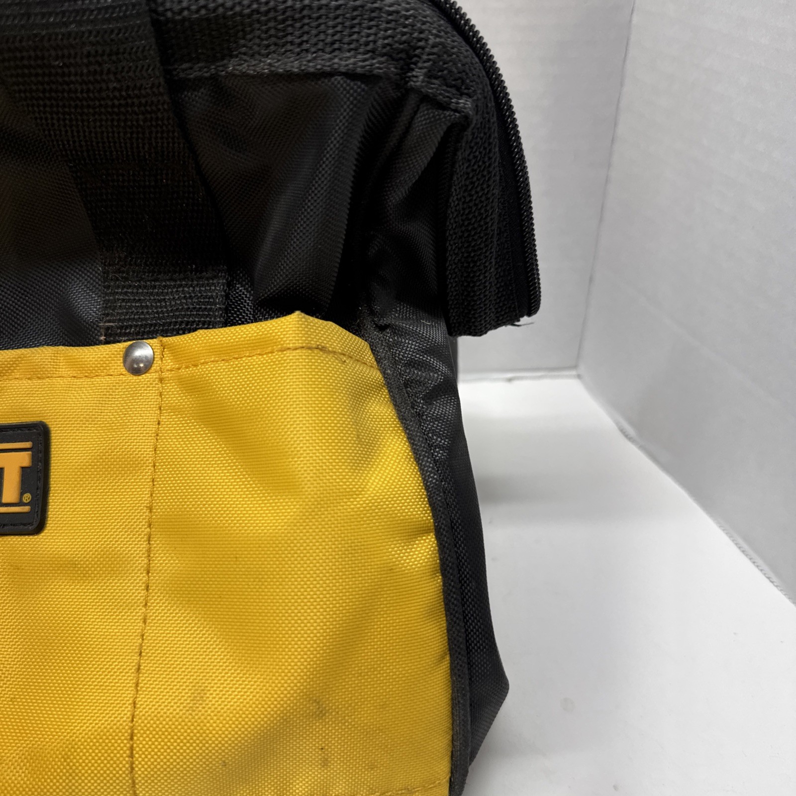 DEWALT 15 Inch Heavy Duty Nylon hand Bag Used Condition ￼
