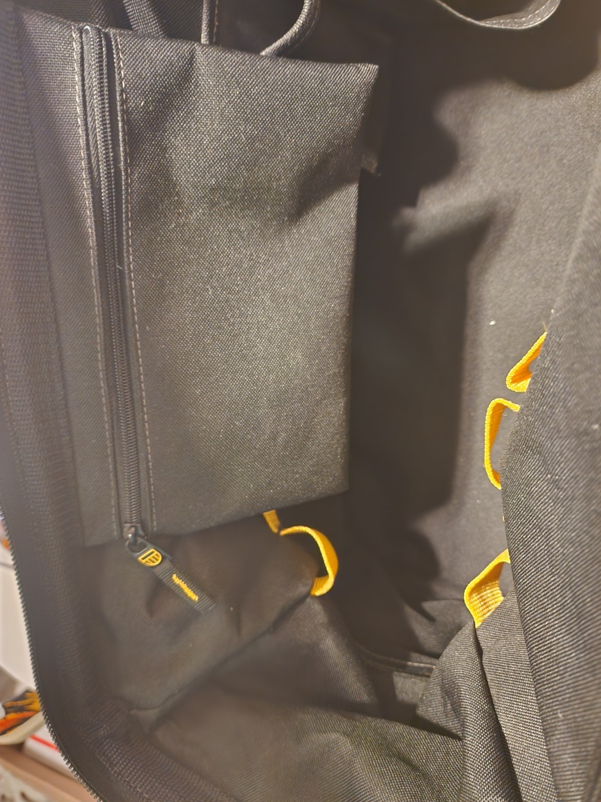 EUC DeWalt DG5528 18″ Closed Top Tool Bag Ballistic Poly Heavy Duty 33 Pockets