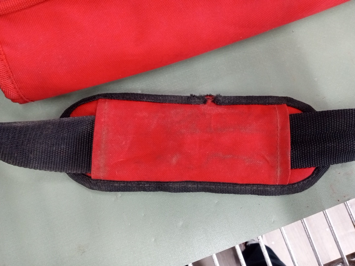 HILTI Med/Lg 16x12x12 Tool Bag – Shoulder strap and pockets