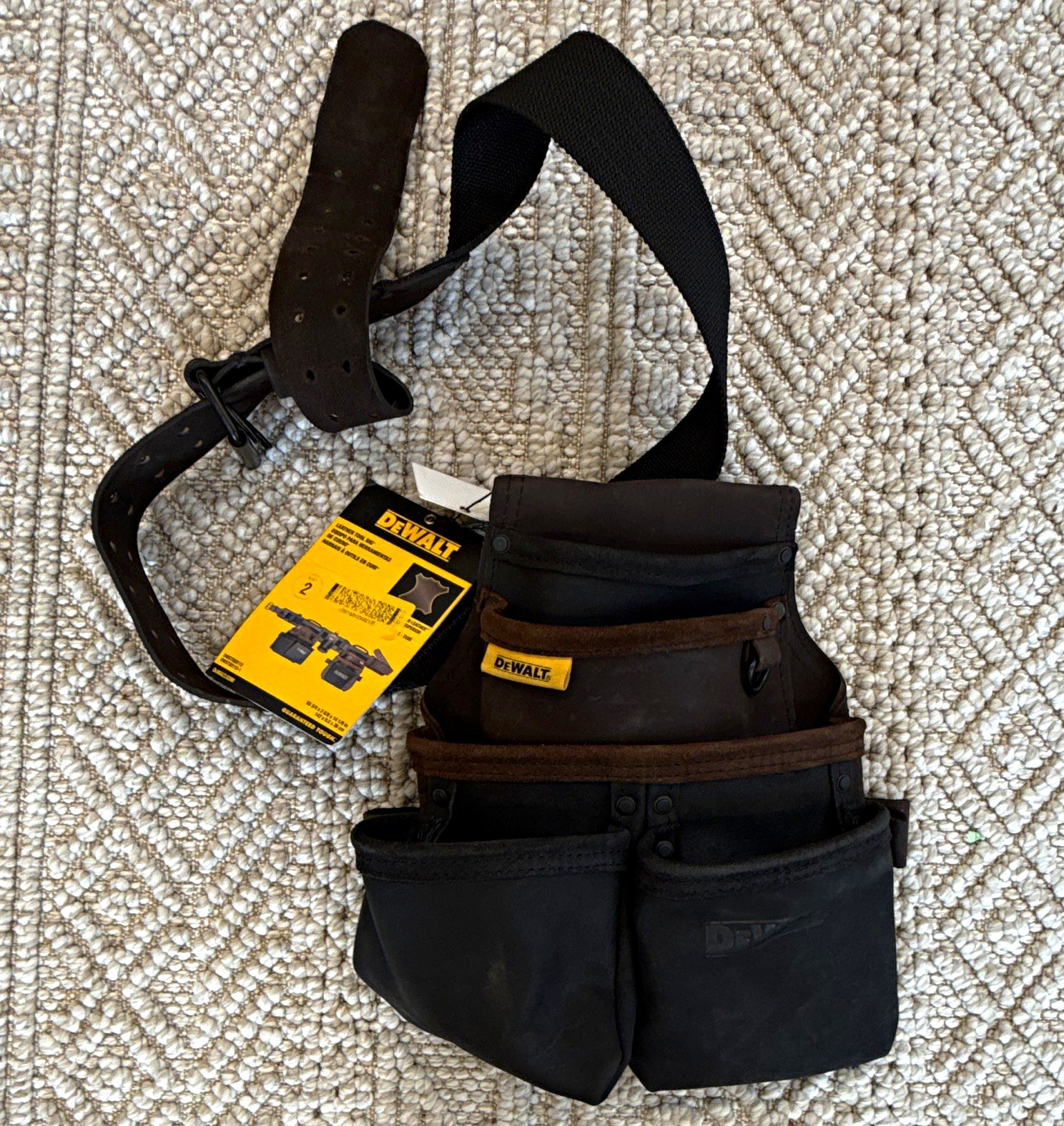 DEWALT 2-Pocket Leather Tool Pouch Belt Pouch, Black/Brown 1 missing