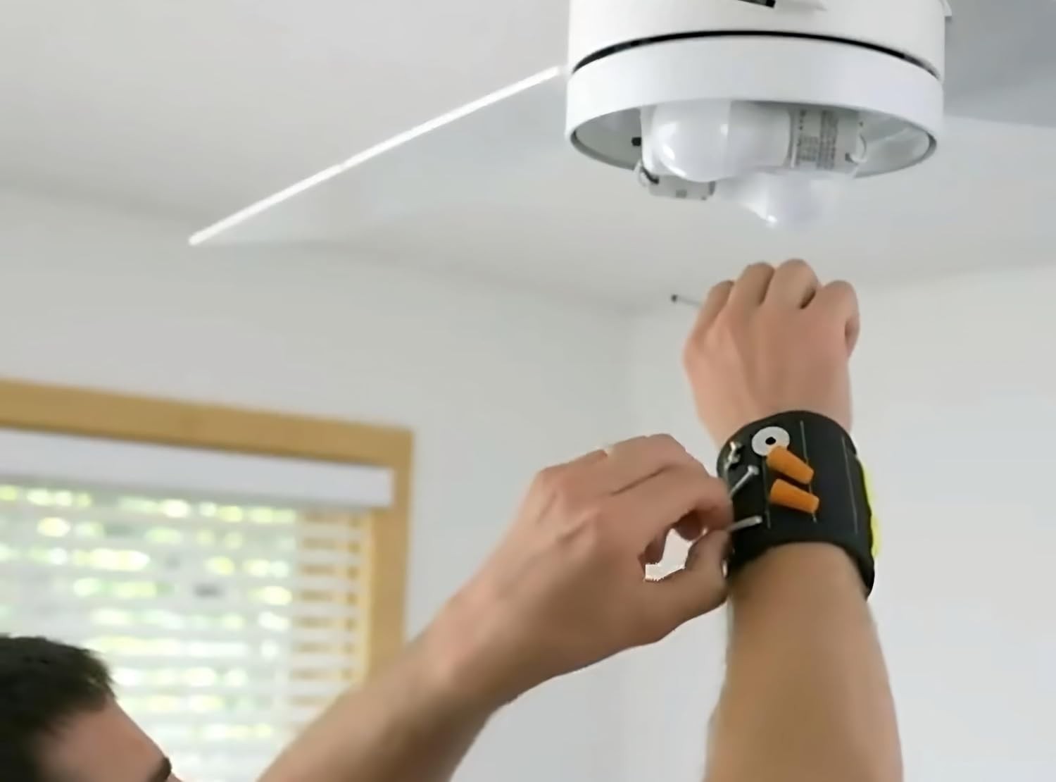 Magnetic Wristband Hardware and Tool Holder: Handy for Holding screws, nails, sm