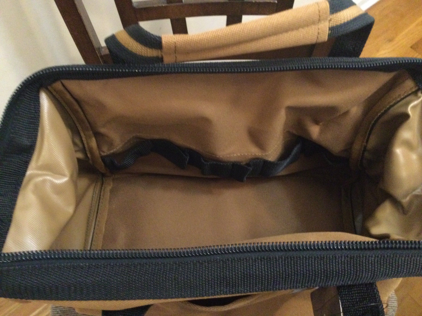 BNWT’s Carhartt Signature Series Kawasaki Engines 14” 6 Pocket Tool Bag.