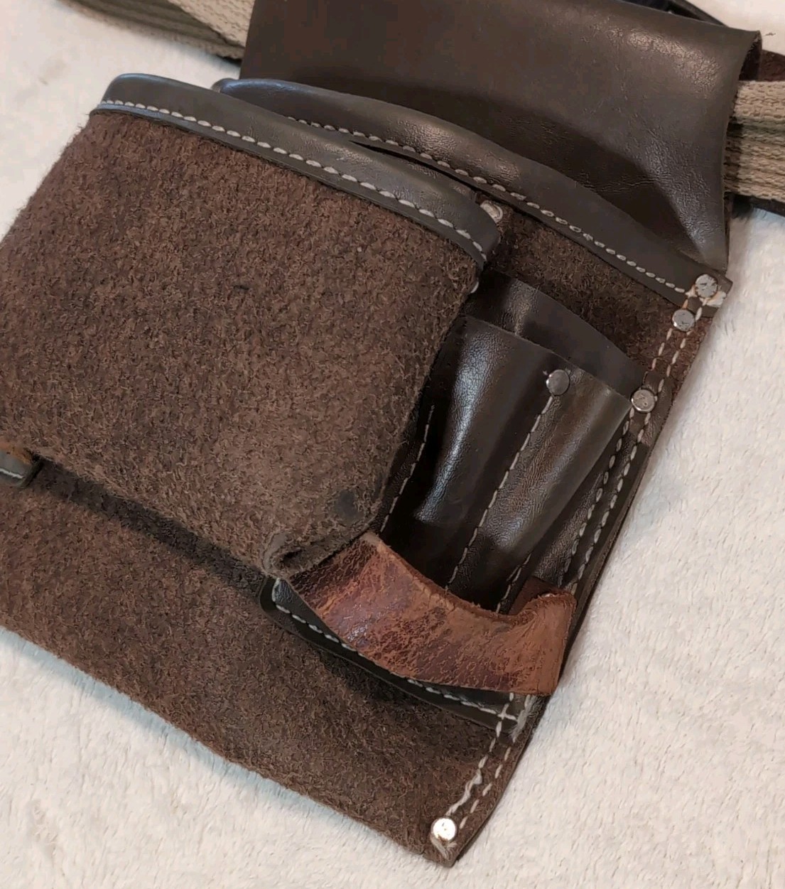 Vintage Weyerhaeuser Leather Carpenter Tool Belt, Nail Pouch, Apron USA Workwear