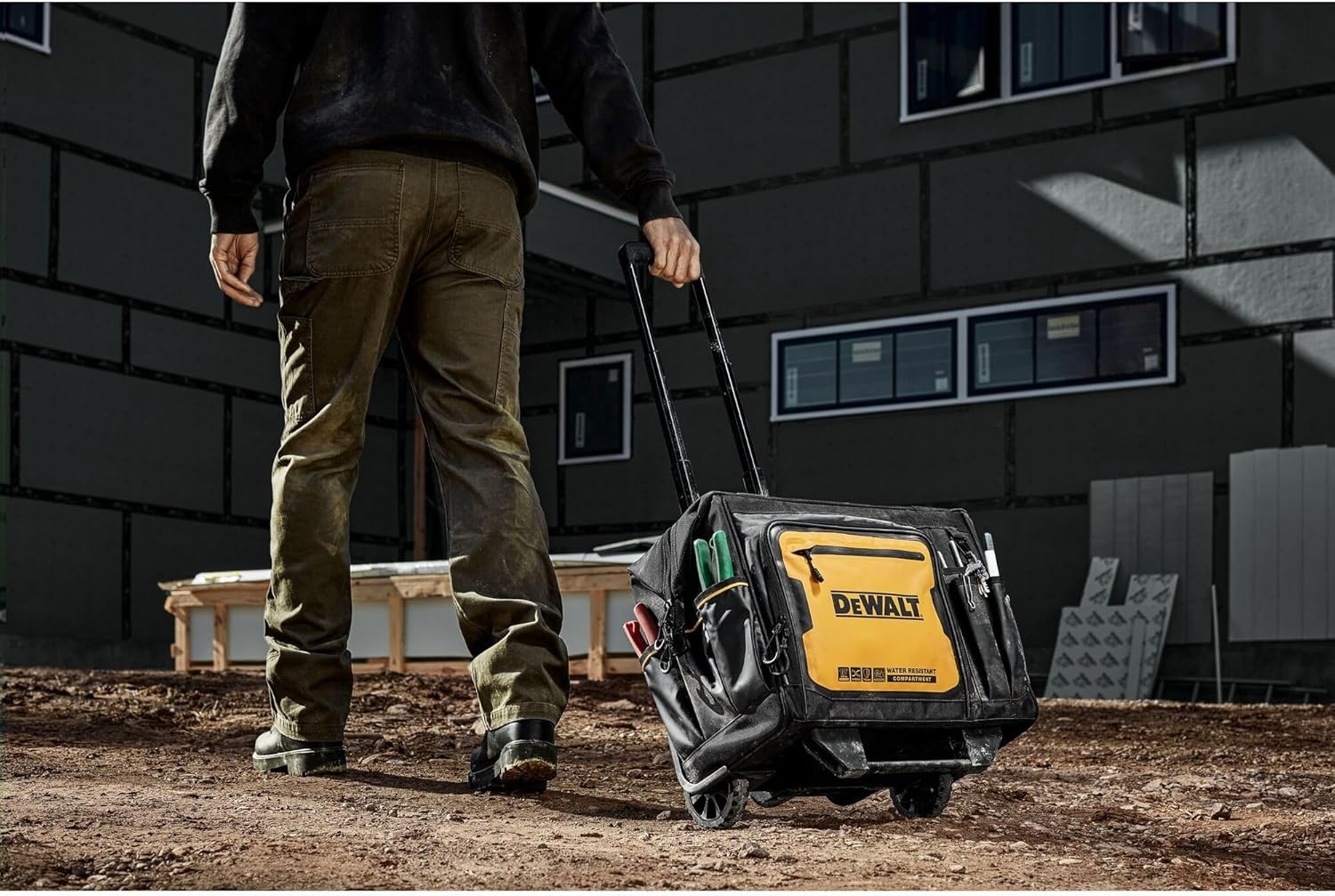 18 Inch Rolling Tool Storage Bag with 27 Pockets (DWST560107)