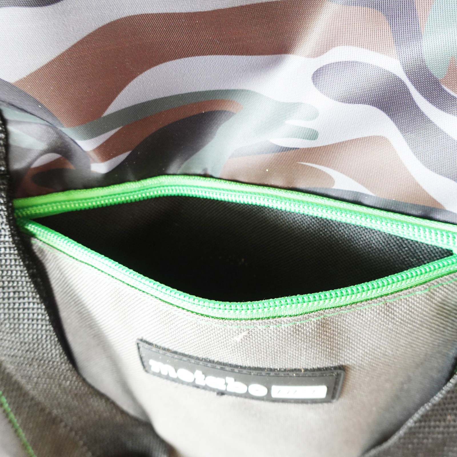 Metabo HPT 14X11X14″ Inside dims Contractor Canvas Tool Bag – Black/Camo