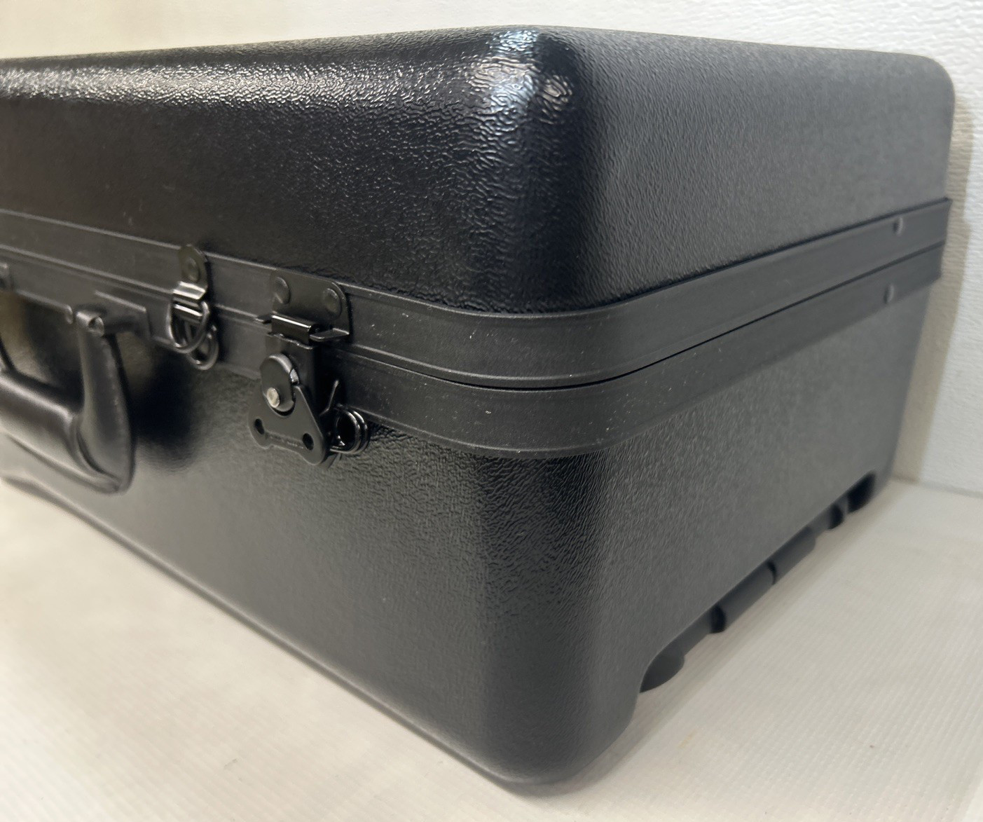 Heavy Duty Chicago Case Company Black Travel Case On Wheels-Excellent