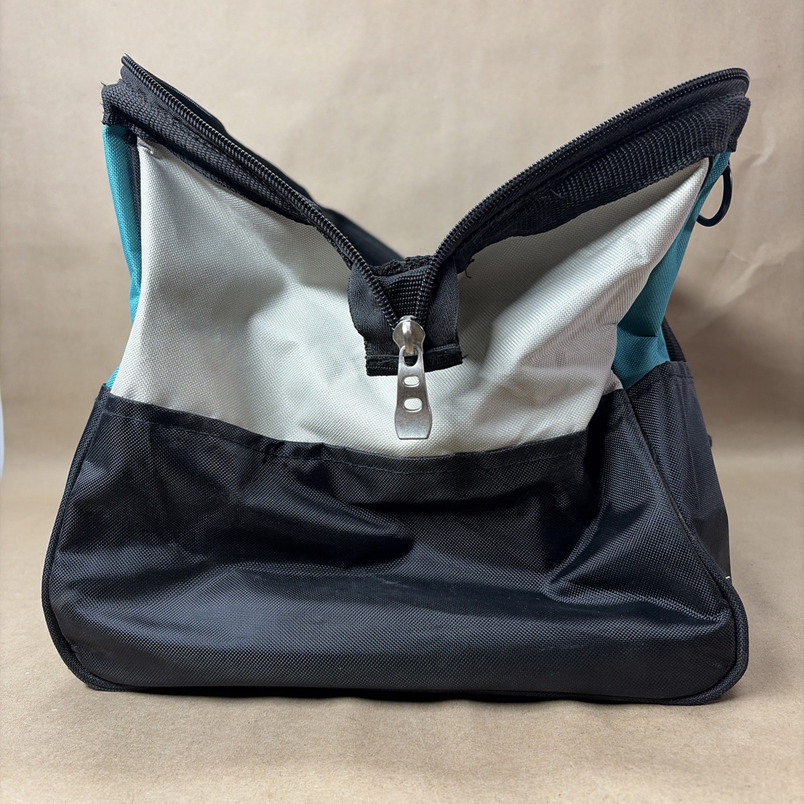 MAKITA 831271-6 21″x 12”x 11” Large Contractor Tool Bag w/ 10 Total Pockets