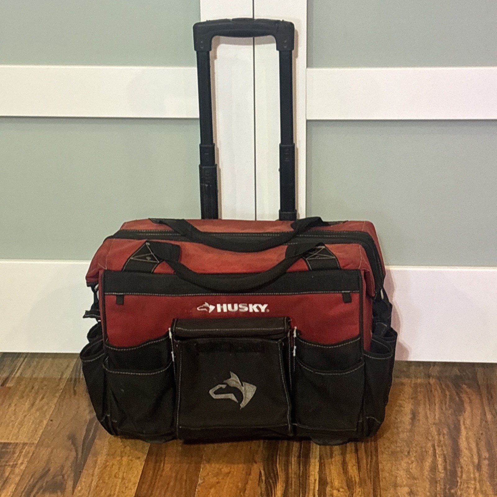 Husky GP-43196N13 18″ 600-Denier Red Contractor’s Rolling Tool Bag – Heavy Use