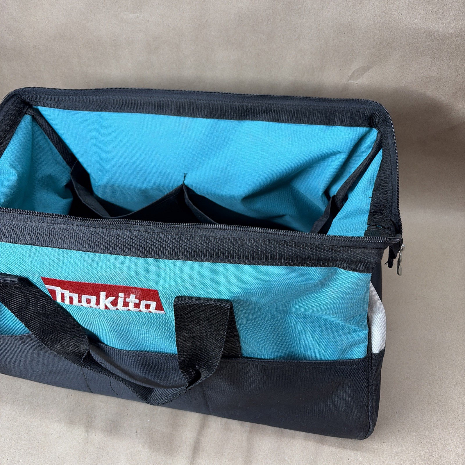 MAKITA 831271-6 21″x 12”x 11” Large Contractor Tool Bag w/ 10 Total Pockets