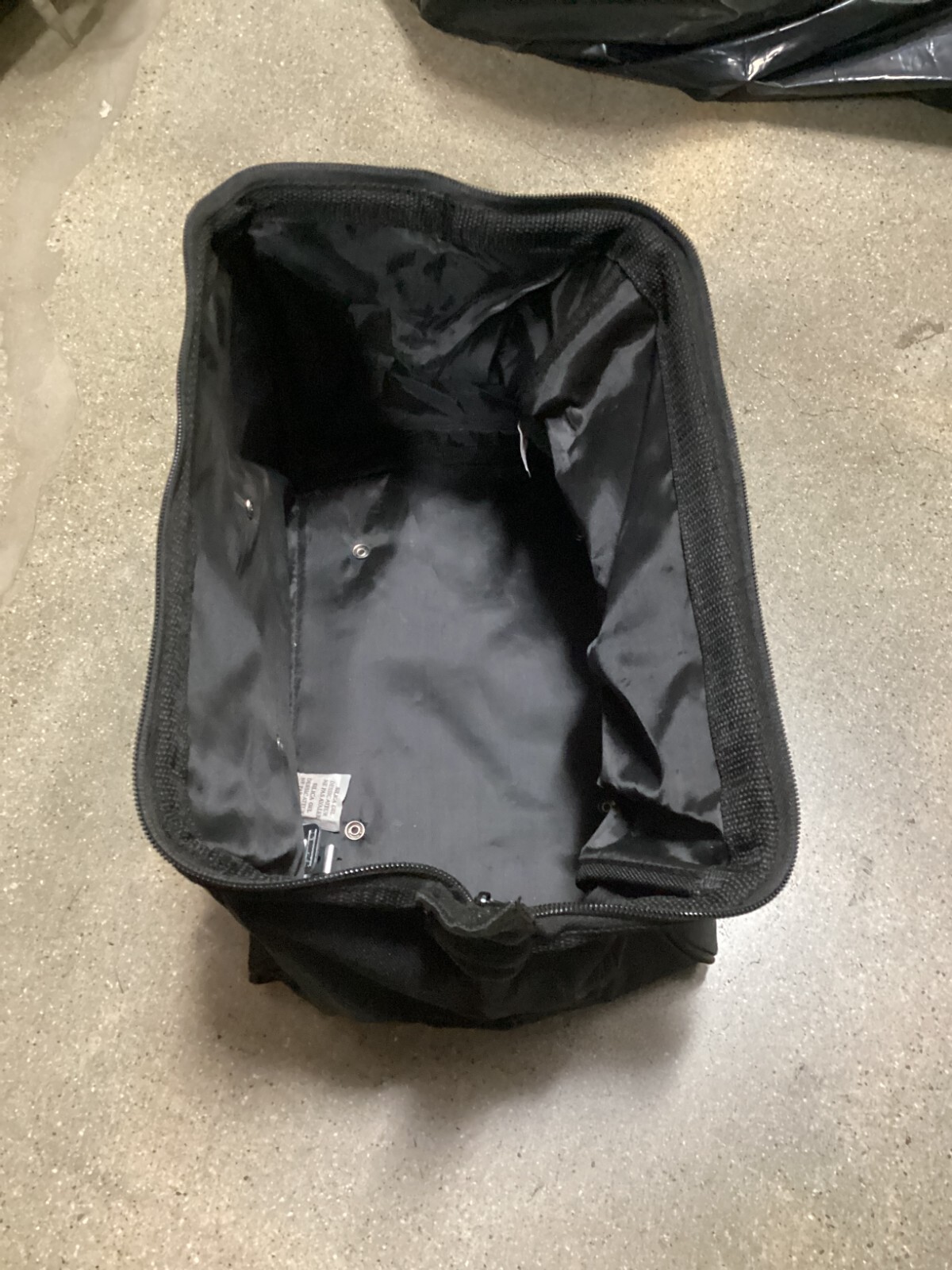 Dewalt Large Heavy Duty Black Yellow Nylon Zip Around Duffel Contractor Tool Bag