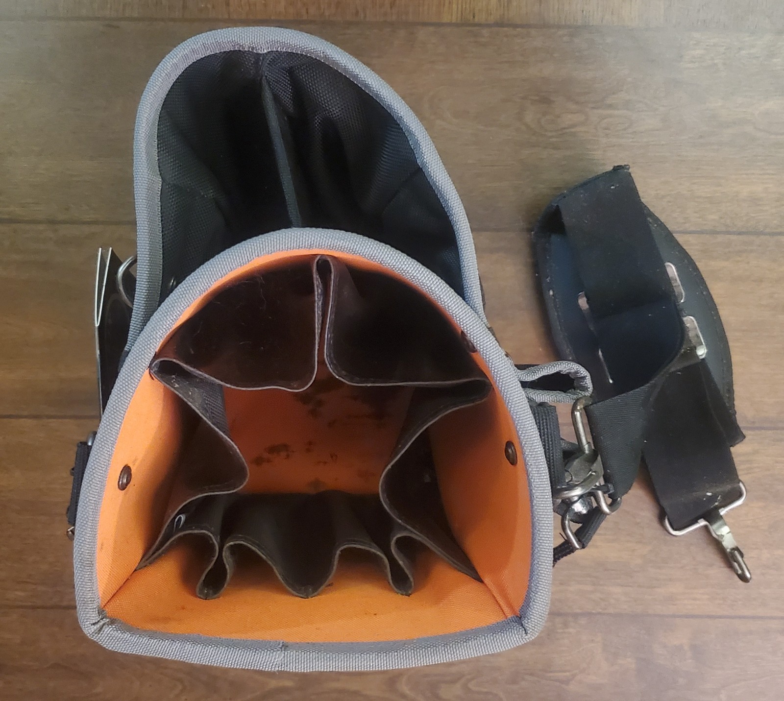 Klein Tools Tool Bag Shoulder Pouch 14-Pockets 10-Inch