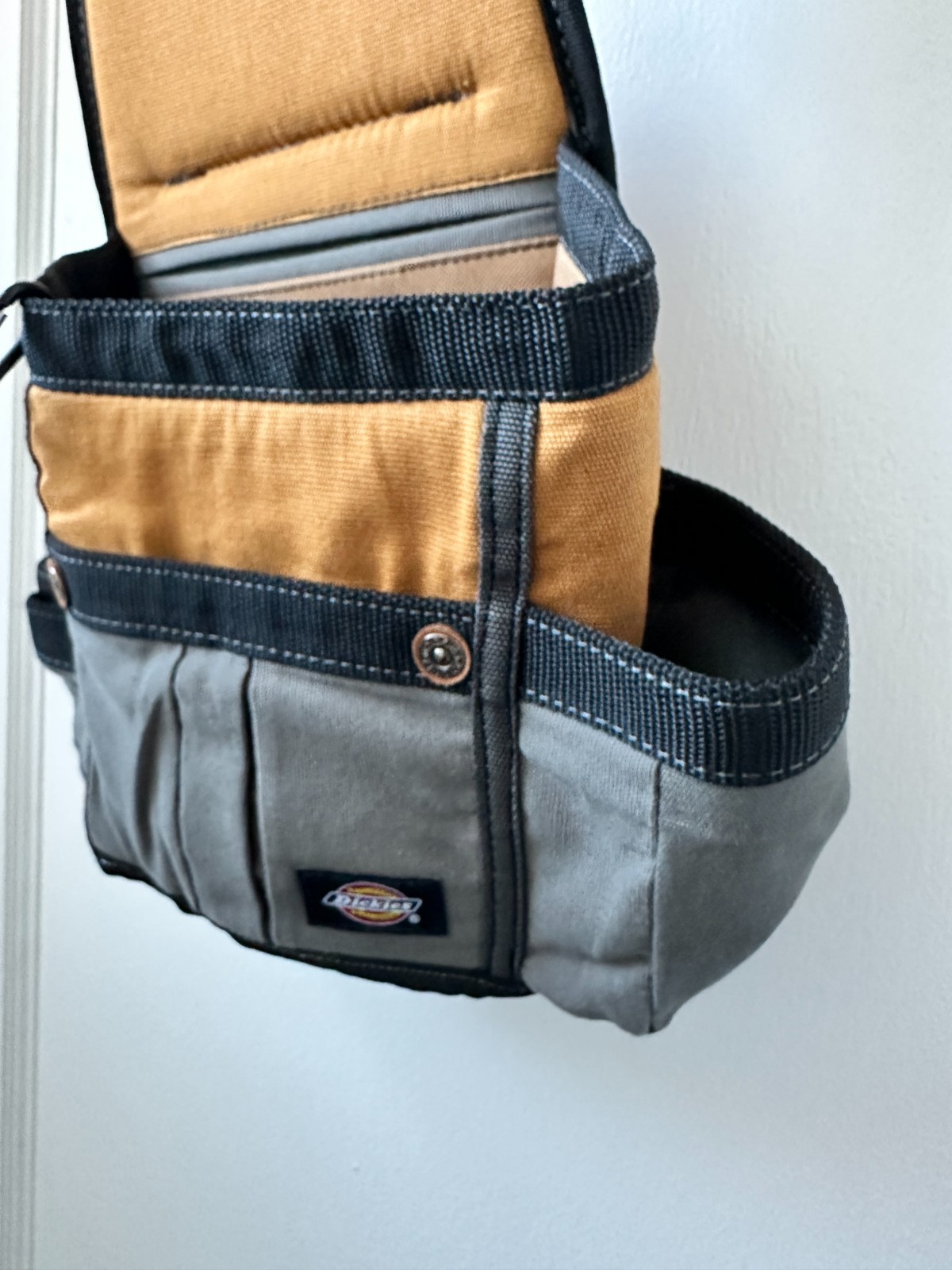 Dickies 8 pocket utility pouch 57000 new with tags Gray, Tan