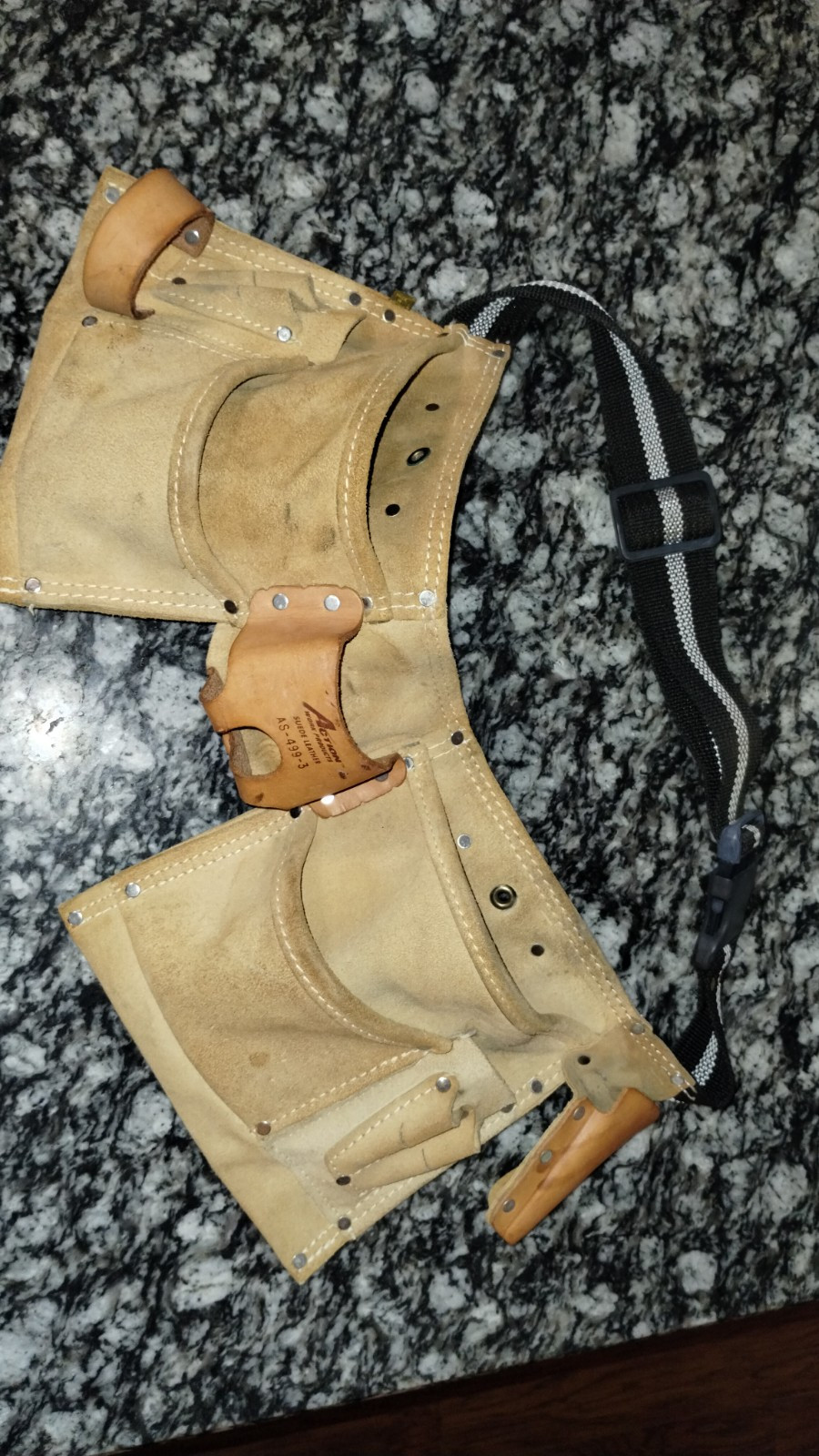 “Action work products” AS-499-3 TOOL BELT In EXCELLENT Condition used 3 days