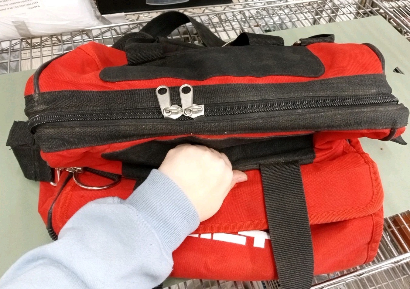 HILTI Med/Lg 16x12x12 Tool Bag – Shoulder strap and pockets