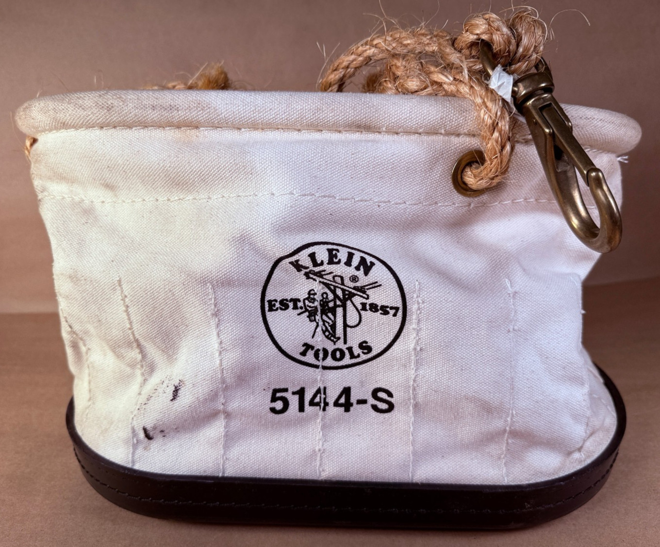 KLEIN TOOLS USA – 5144S Bucket Bag, Canvas, Straight Wall, 15 pockets