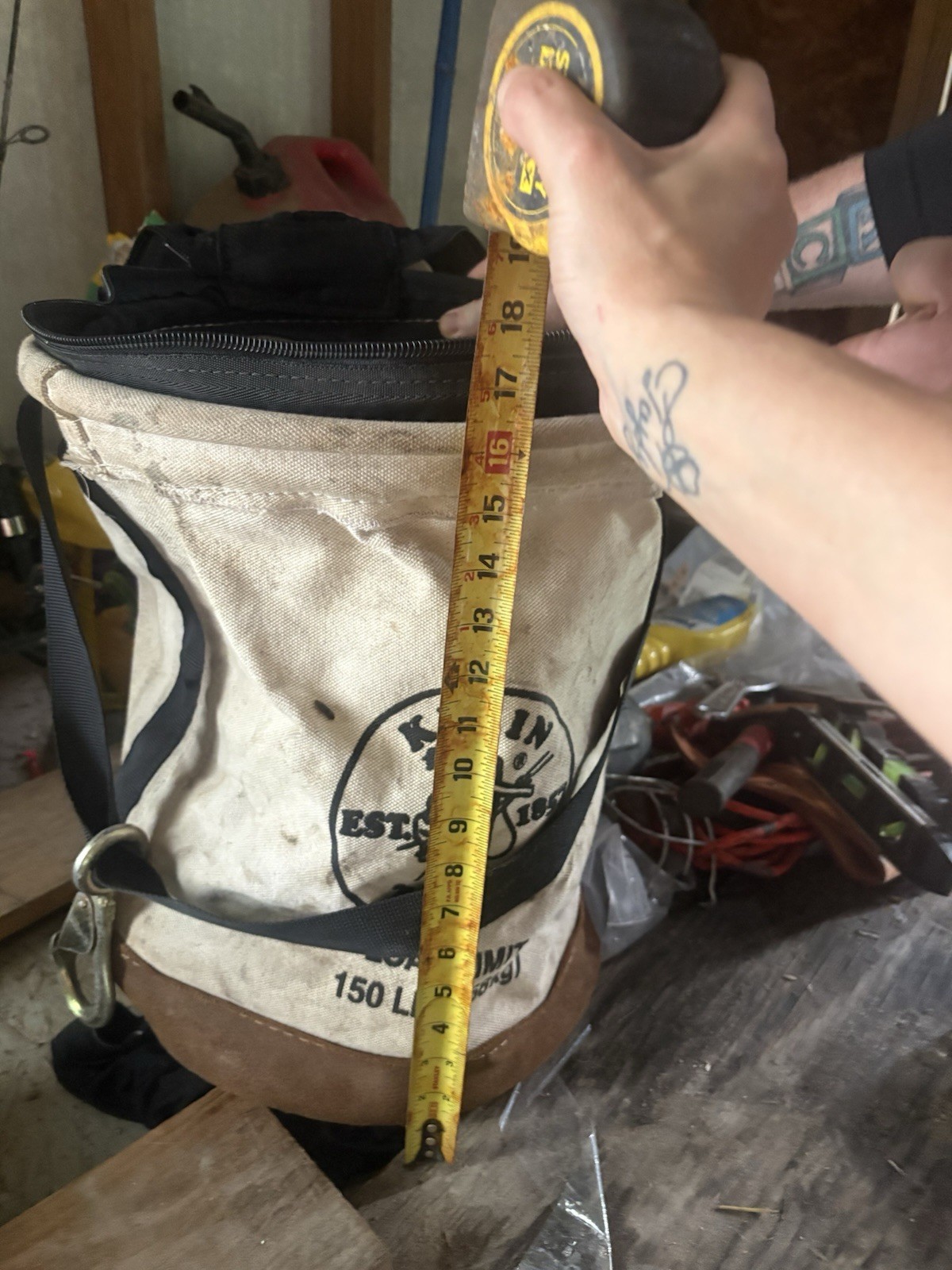 Estwing 150 LB Canvas Tool Bag Beige/Black/Brown Zipper Shoulder Strap 18 in