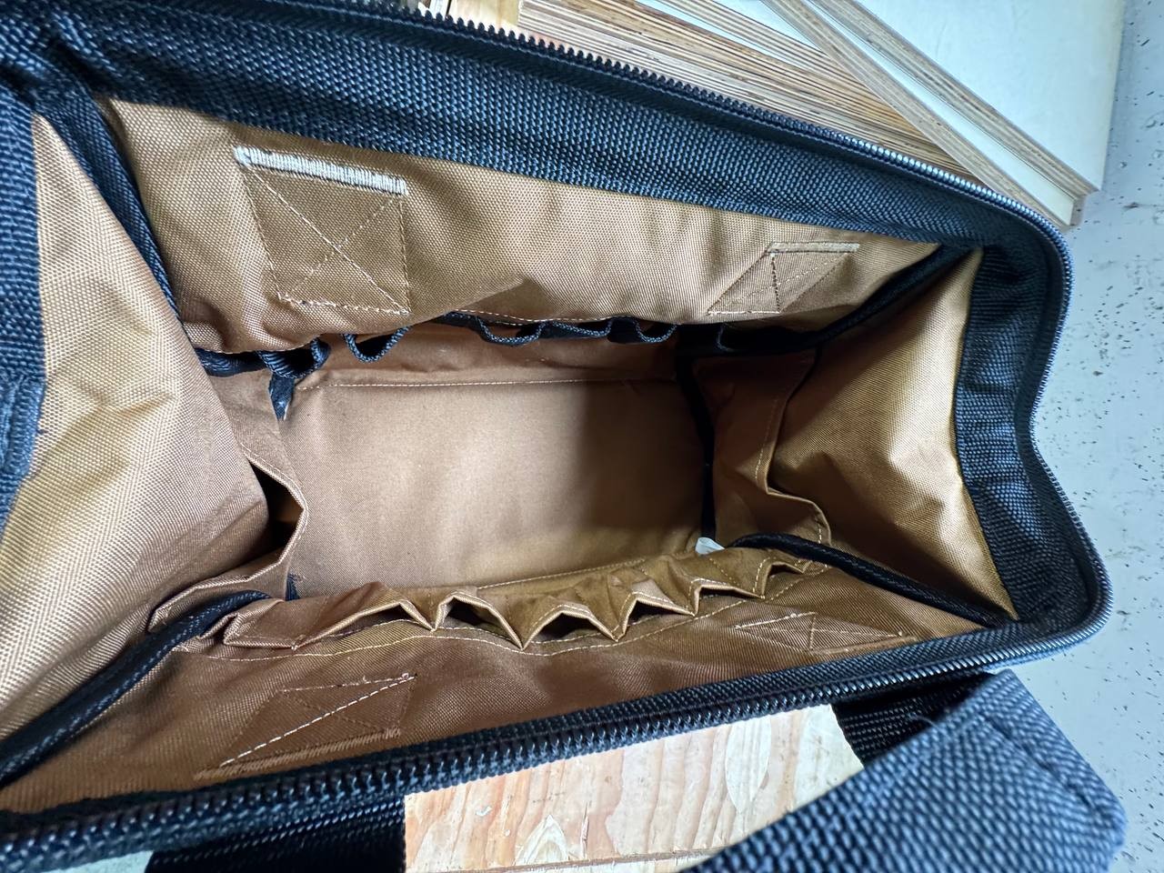 Carhartt CT0399 13-Inch 16 Pocket Midweight Tool Bag Brown Rain Defender NWT