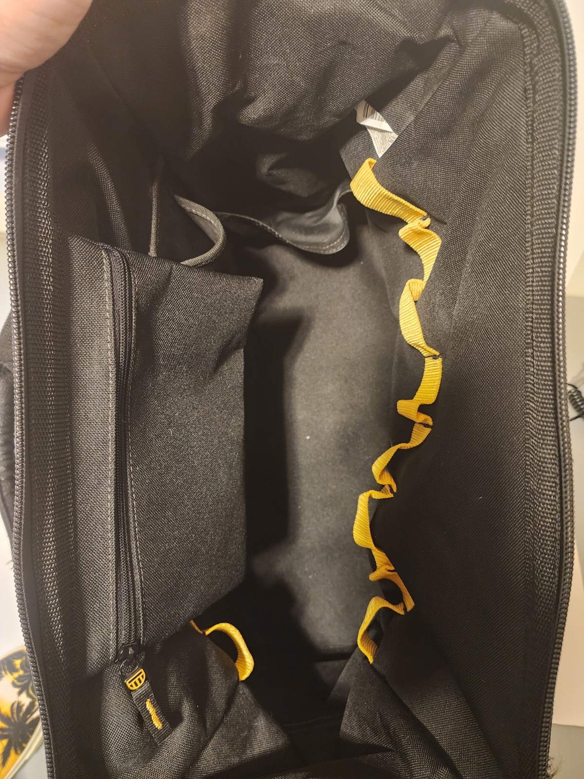 EUC DeWalt DG5528 18″ Closed Top Tool Bag Ballistic Poly Heavy Duty 33 Pockets