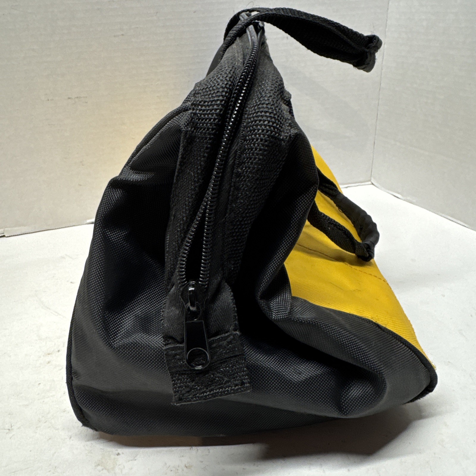 DEWALT 15 Inch Heavy Duty Nylon hand Bag Used Condition ￼