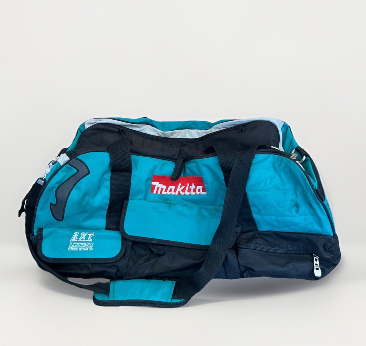 Large Makita 26″ Rolling Heavy Duty Canvas Tool Bag w/Retractable Handle