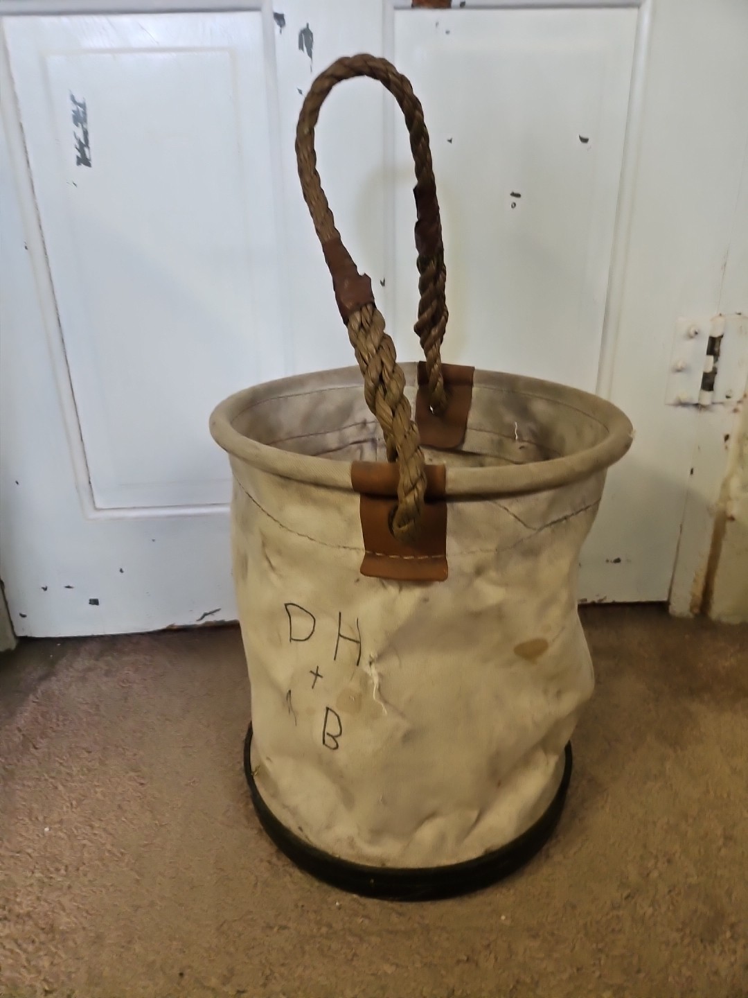 Vintage Klein Tools 5109 14″ Reinforced Bottom Bucket Bag