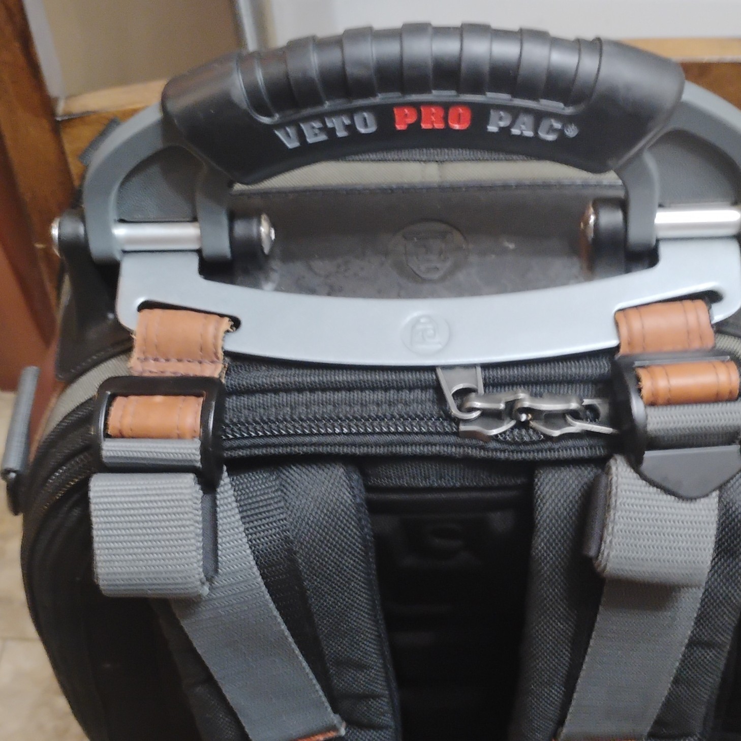 New With Tags Veto Pro Pac Tech Pac Large Tool Backpack w/ Handle, Black Gray