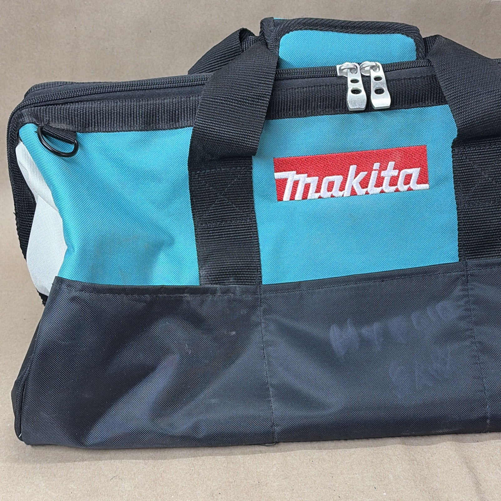 MAKITA 831271-6 21″x 12”x 11” Large Contractor Tool Bag w/ 10 Total Pockets