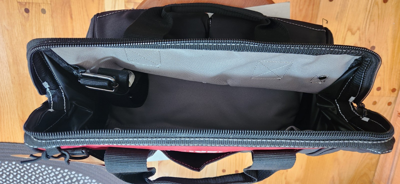 HUSKY 15 INCH TOOL BAG #398 900