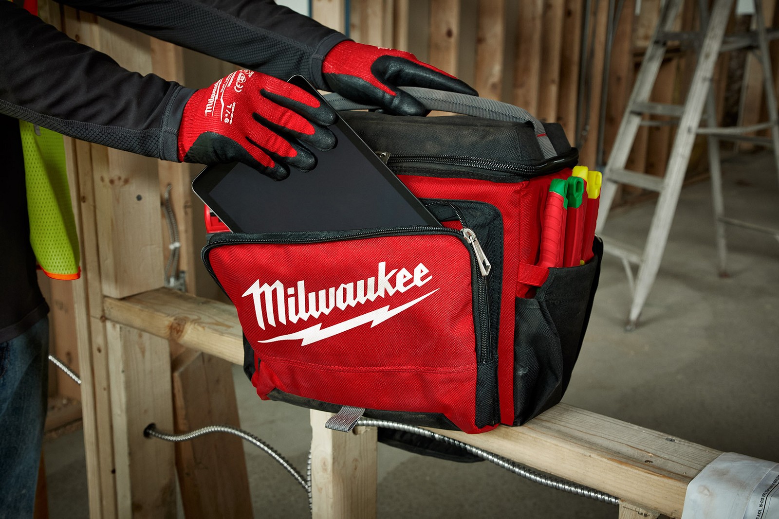 Milwaukee Tool 48-22-8250 Jobsite Cooler