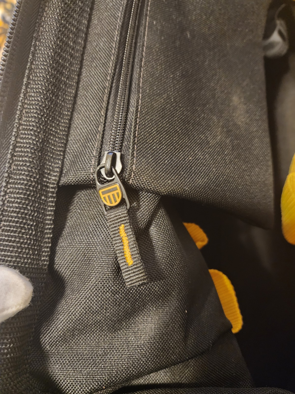 EUC DeWalt DG5528 18″ Closed Top Tool Bag Ballistic Poly Heavy Duty 33 Pockets