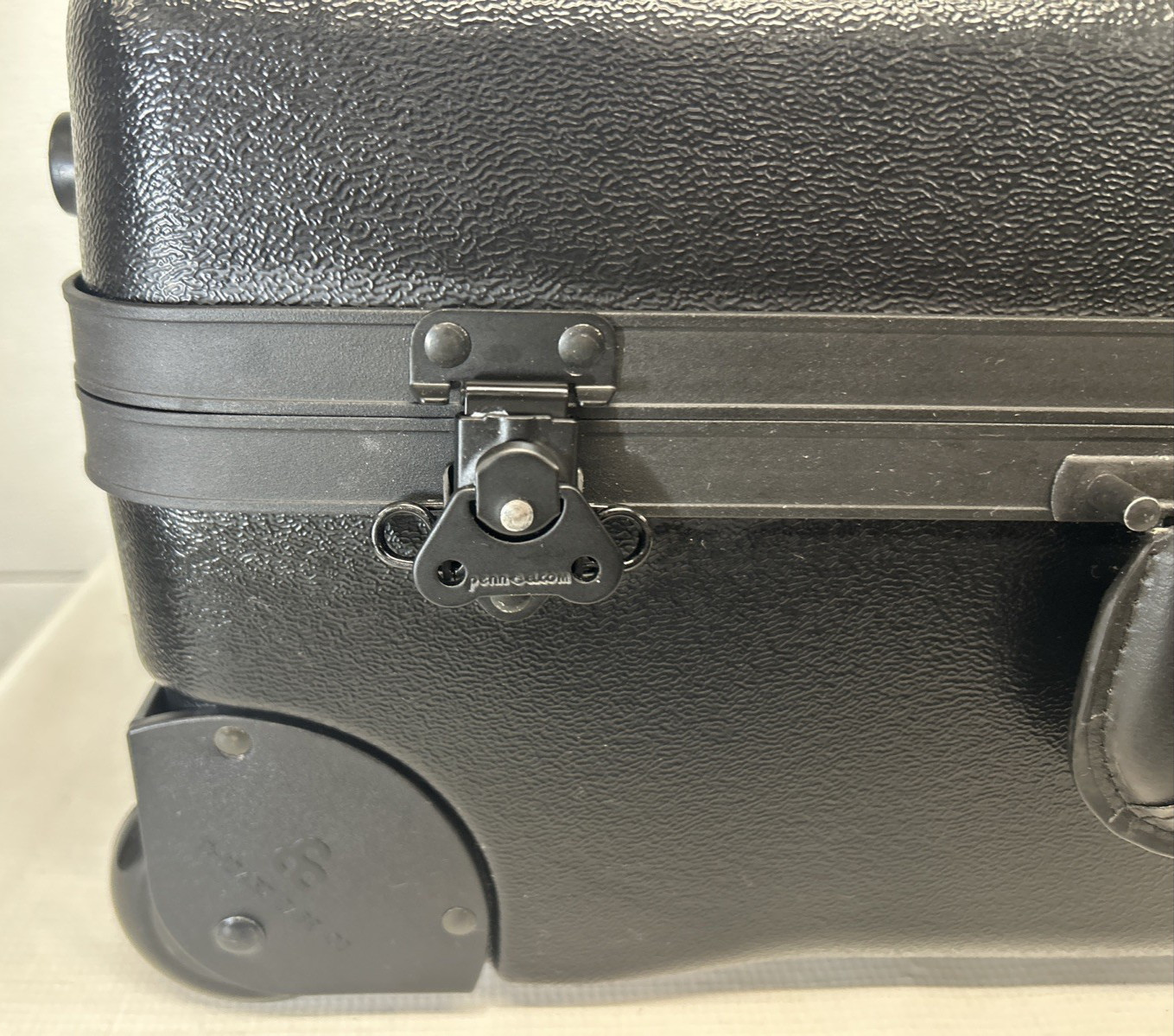 Heavy Duty Chicago Case Company Black Travel Case On Wheels-Excellent