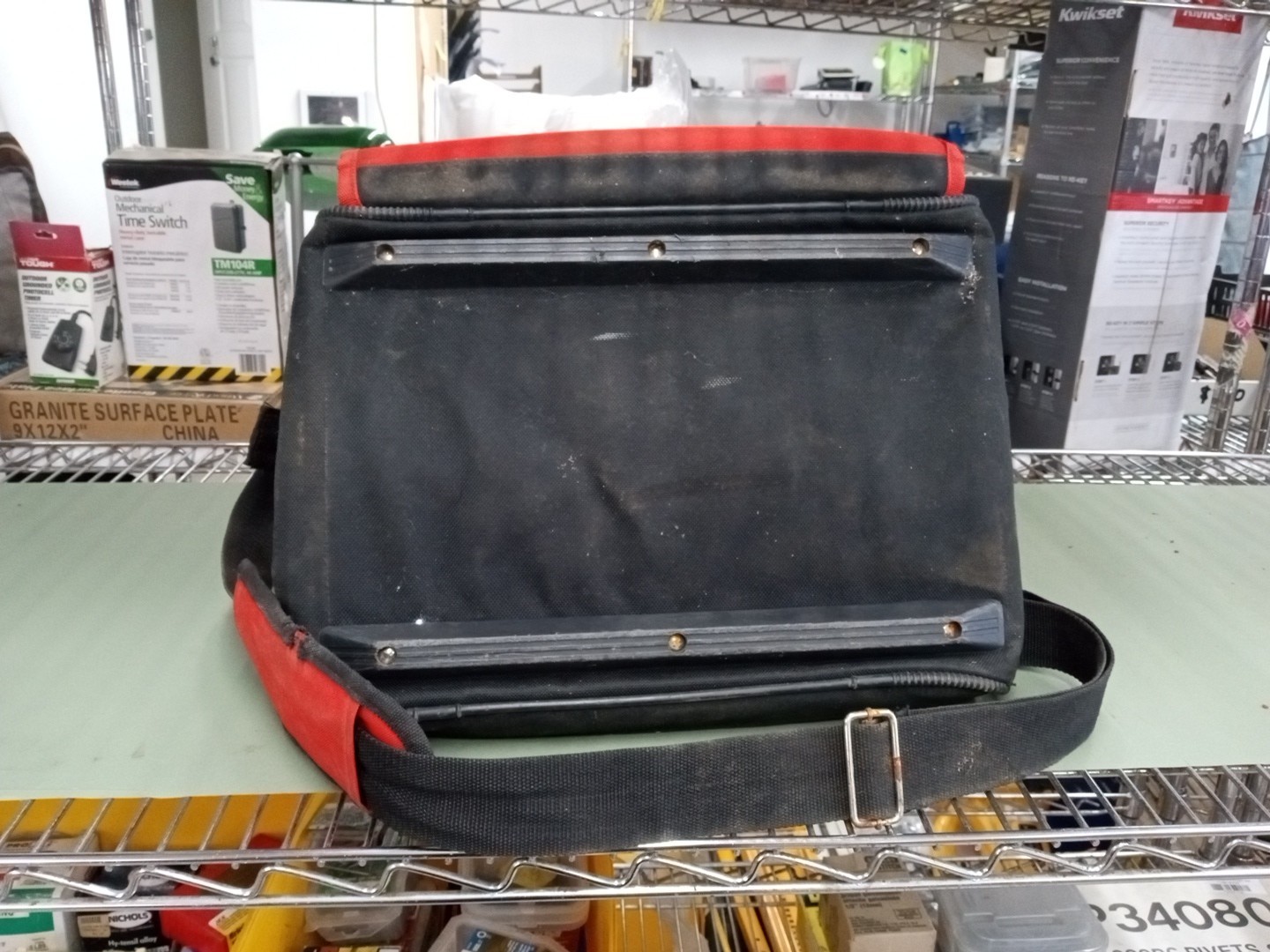 HILTI Med/Lg 16x12x12 Tool Bag – Shoulder strap and pockets