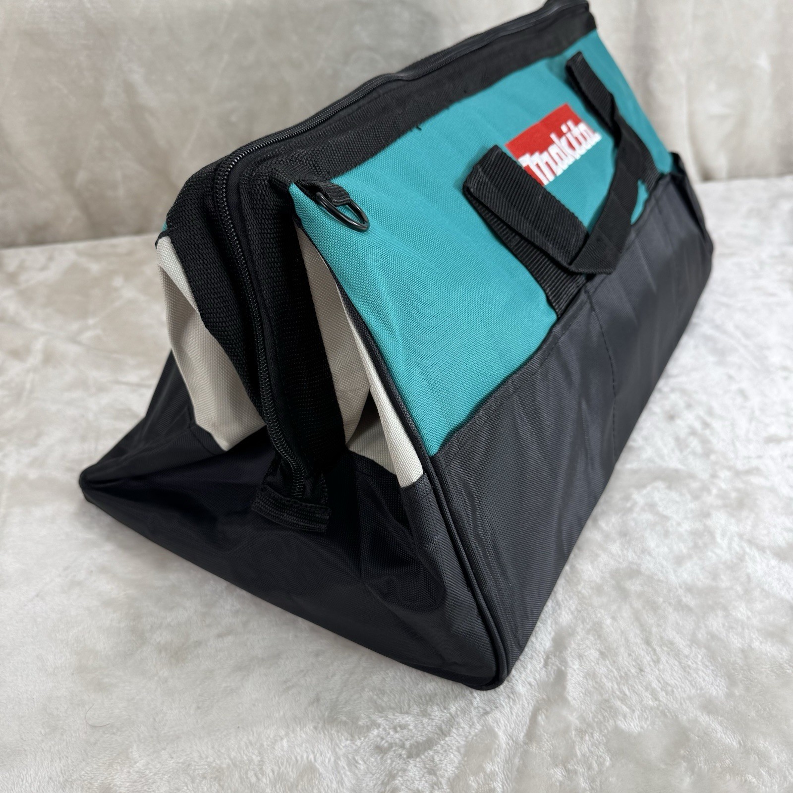 MAKITA 831271-6 21″ X 12″ CONTRACTOR TOOL BAG – BLUE/LIGHT GRAY/BLACK
